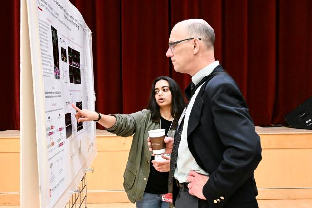 Neuroscience Graduate Program student Nidhi Devasthali presenting to Mark Foster, Co-Director, Biophysics Graduate Program