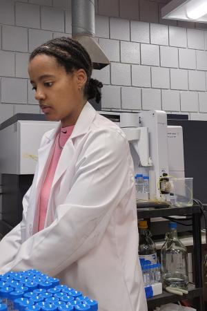 Loryssa lake PhD student performing research in a lab